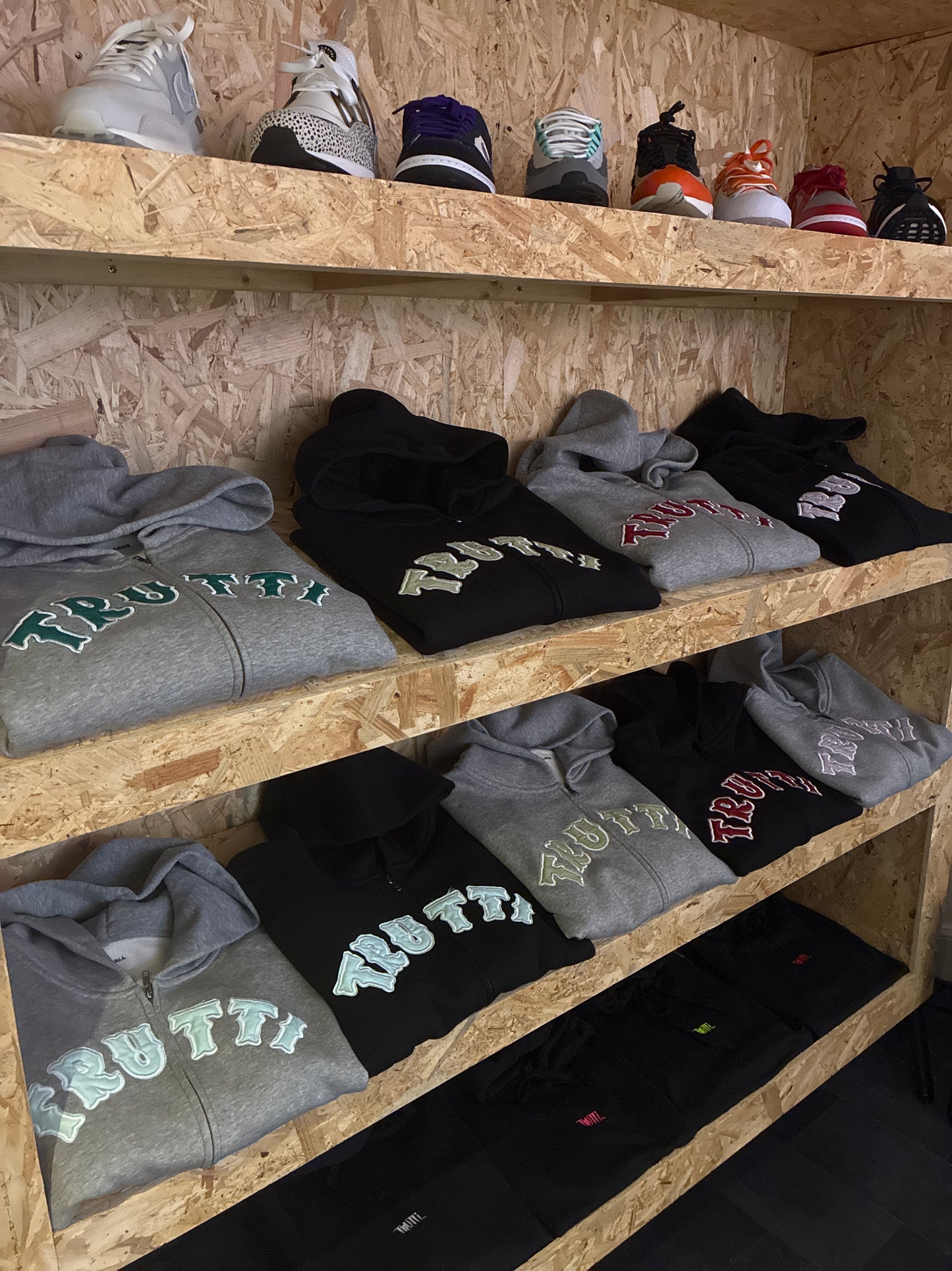 Ultra Appliqué Zip-up Hood