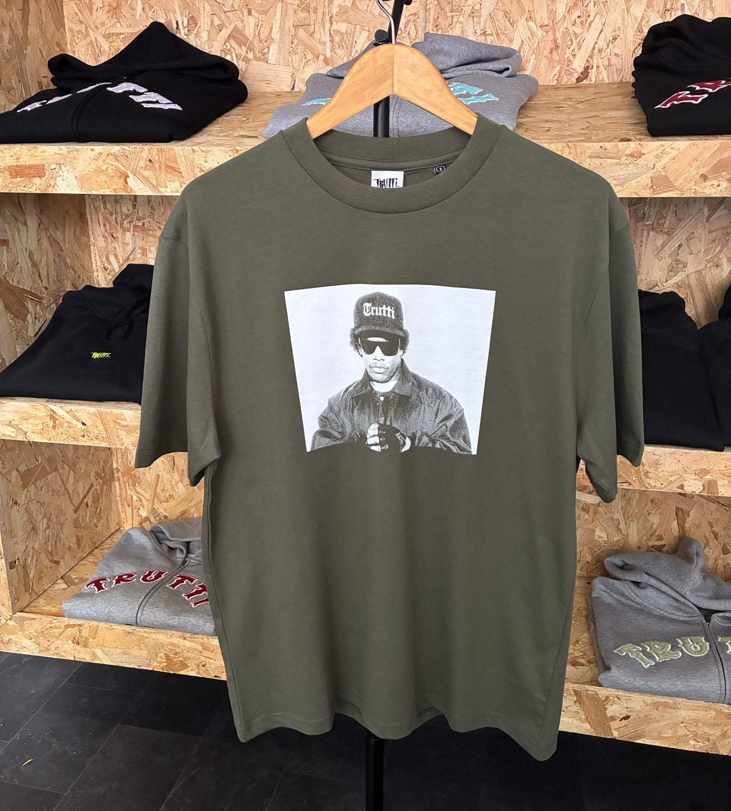 Eazy Tee